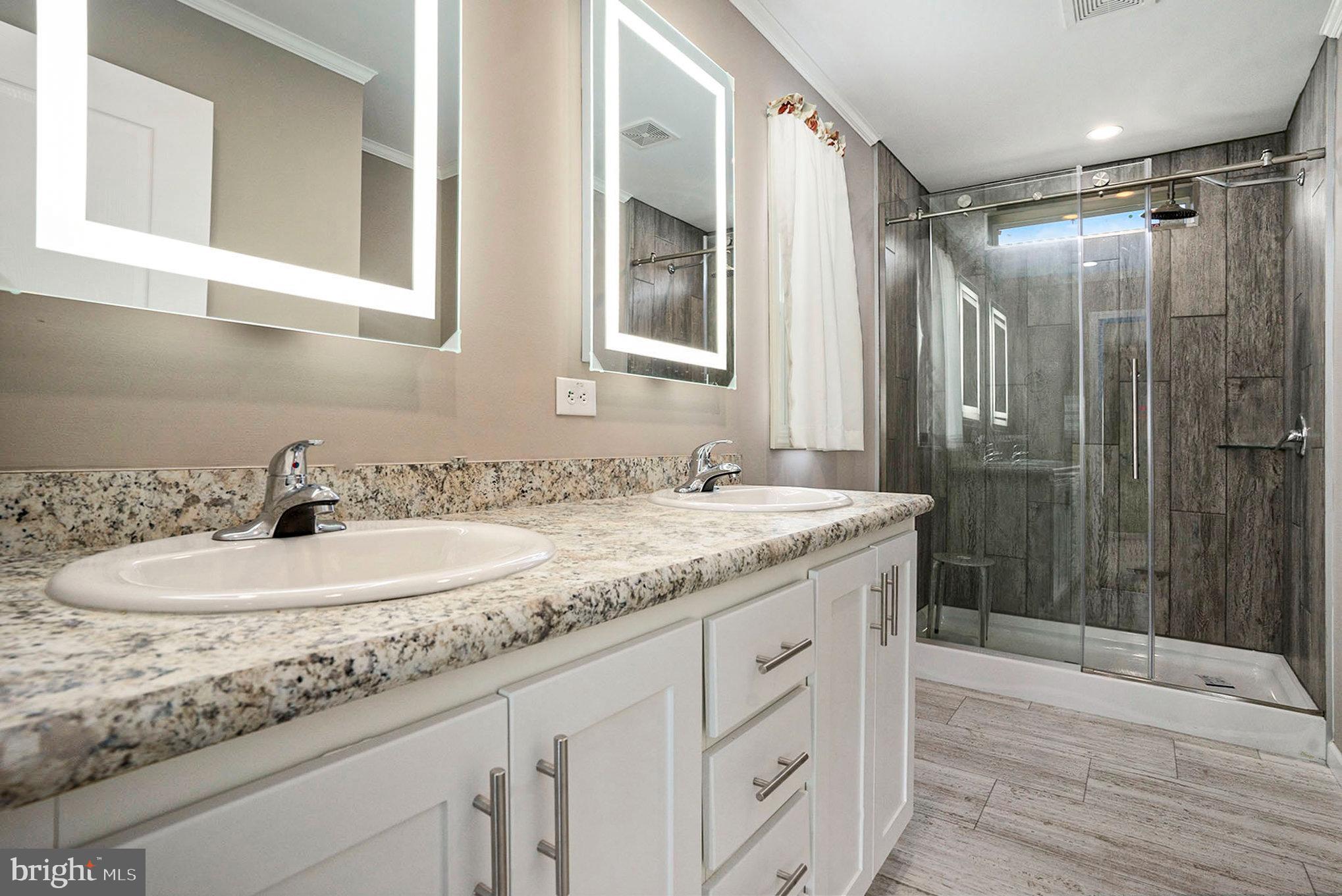 VILLAGE GREEN - Residential