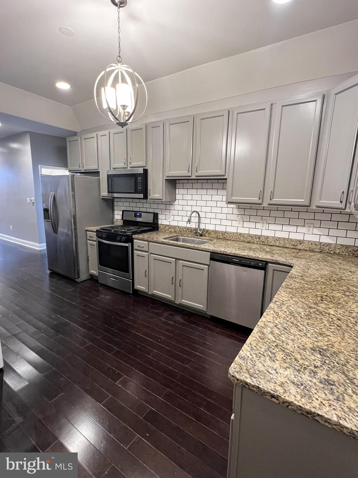 HIGHLANDTOWN - Residential
