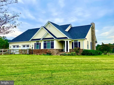MLS: VAFV2044550