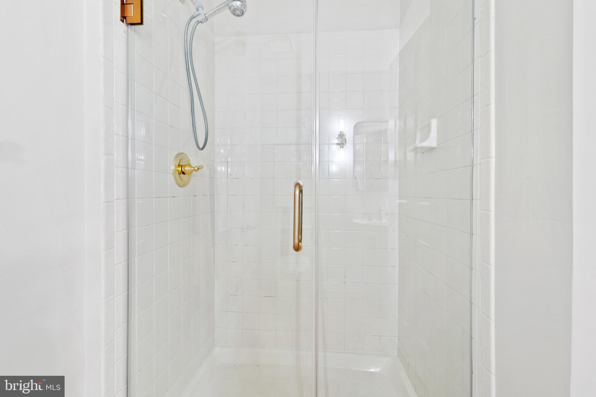 AYRLAWN - Residential