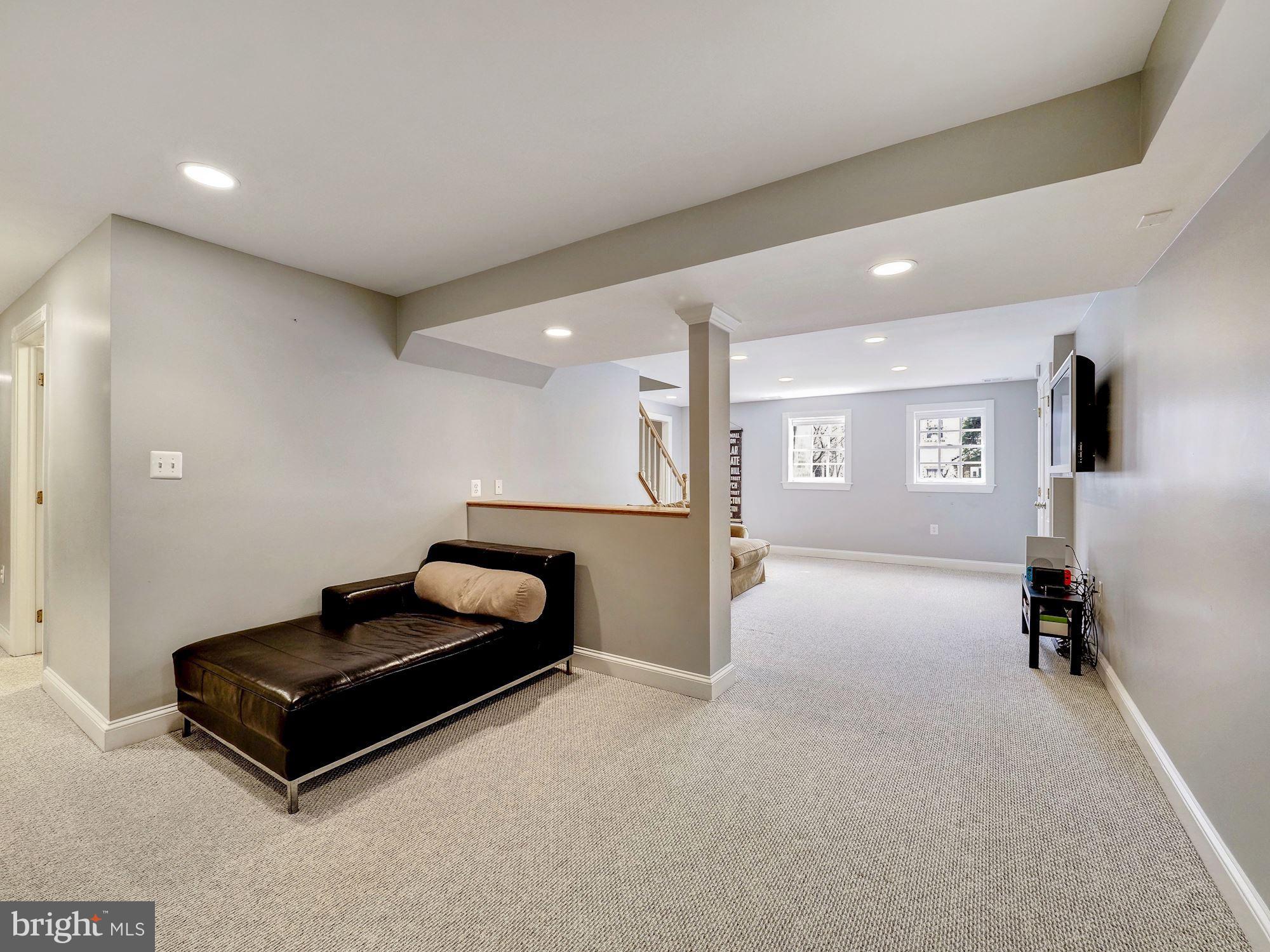 FAIRWAY HILLS - Residential