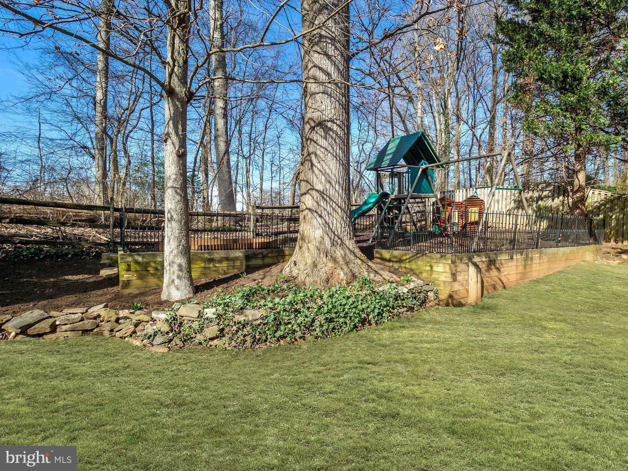 FAIRWAY HILLS - Residential