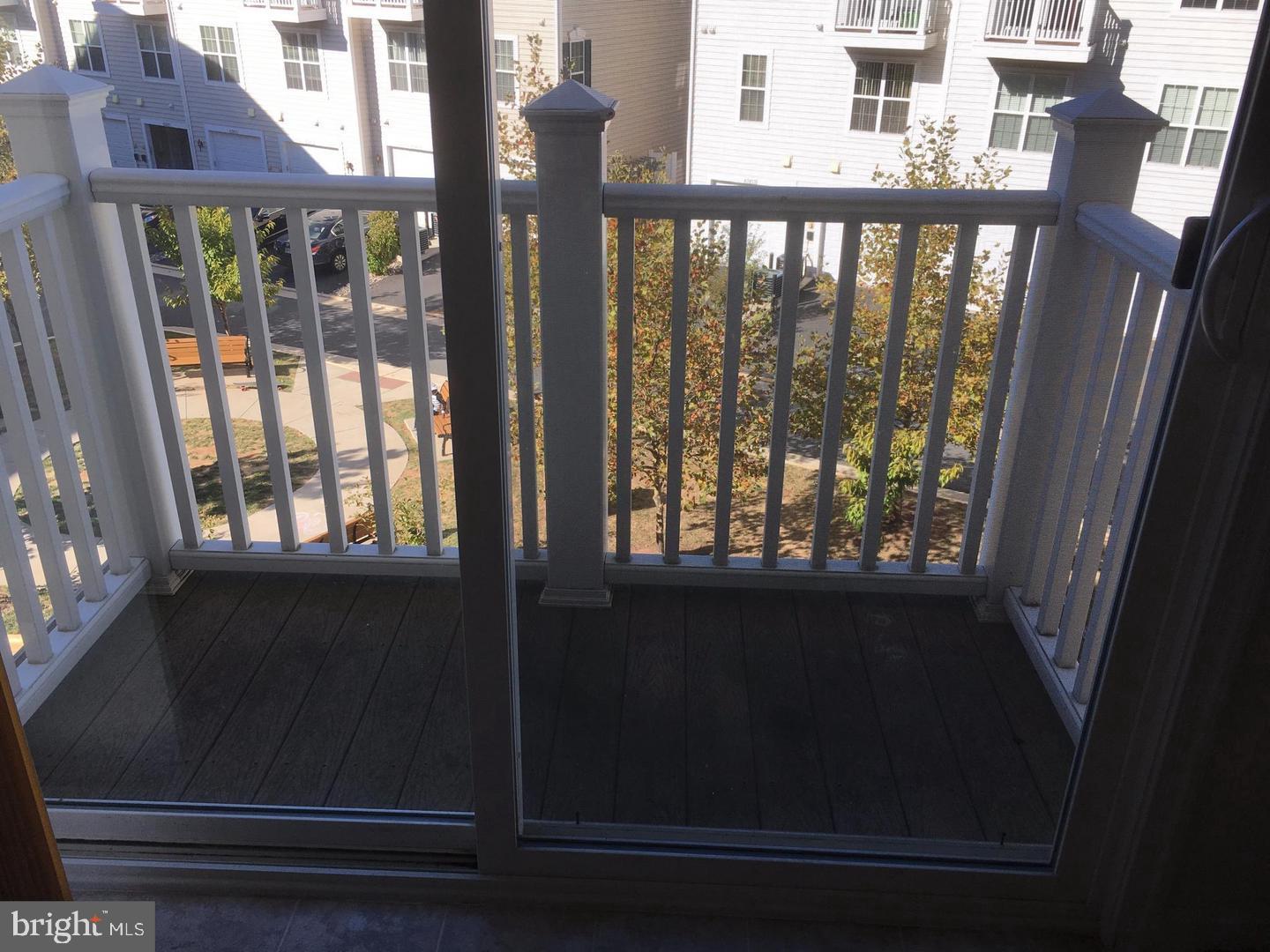 RESIDENCES AT DULLES PRK - Residential Lease