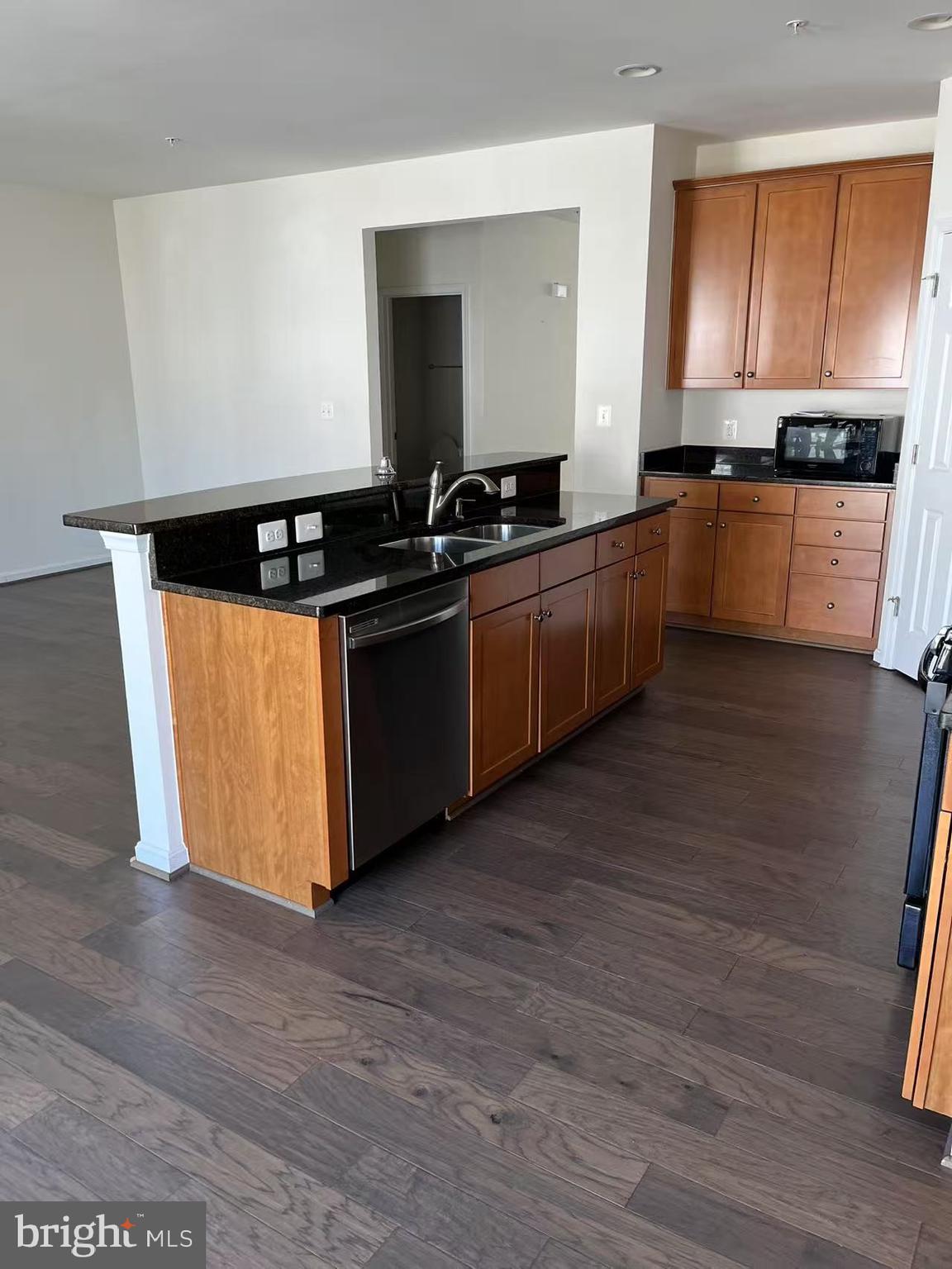 RESIDENCES AT DULLES PRK - Residential Lease