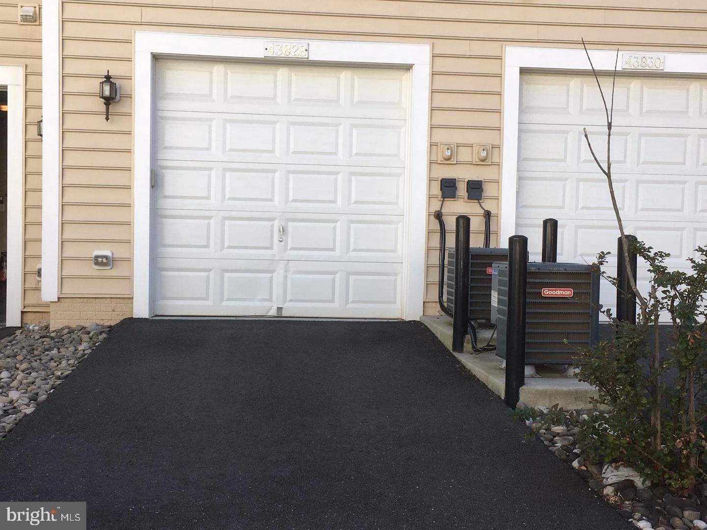 RESIDENCES AT DULLES PRK - Residential Lease