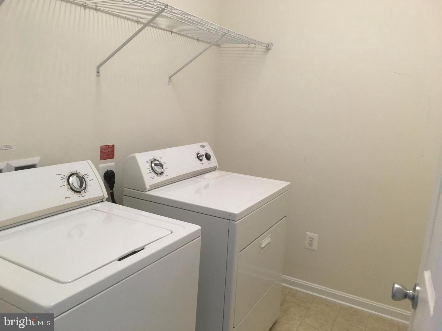 RESIDENCES AT DULLES PRK - Residential Lease