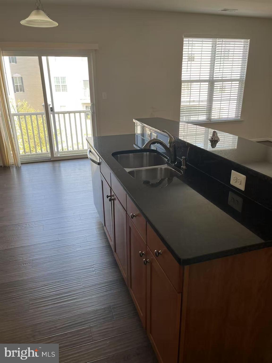 RESIDENCES AT DULLES PRK - Residential Lease