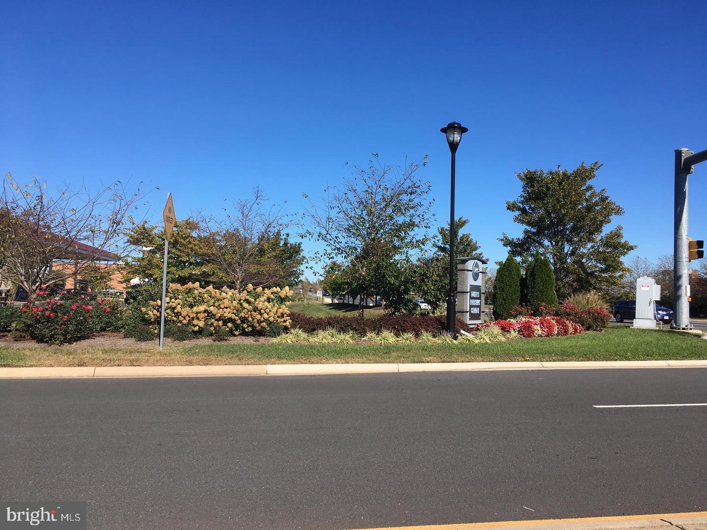 RESIDENCES AT DULLES PRK - Residential Lease