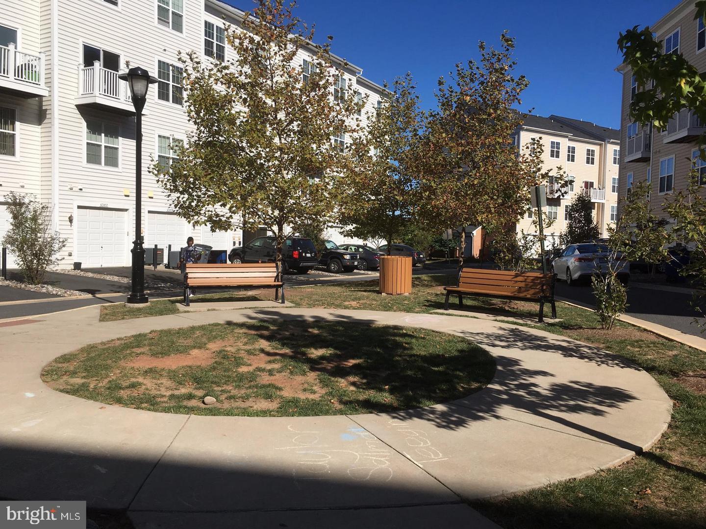 RESIDENCES AT DULLES PRK - Residential Lease