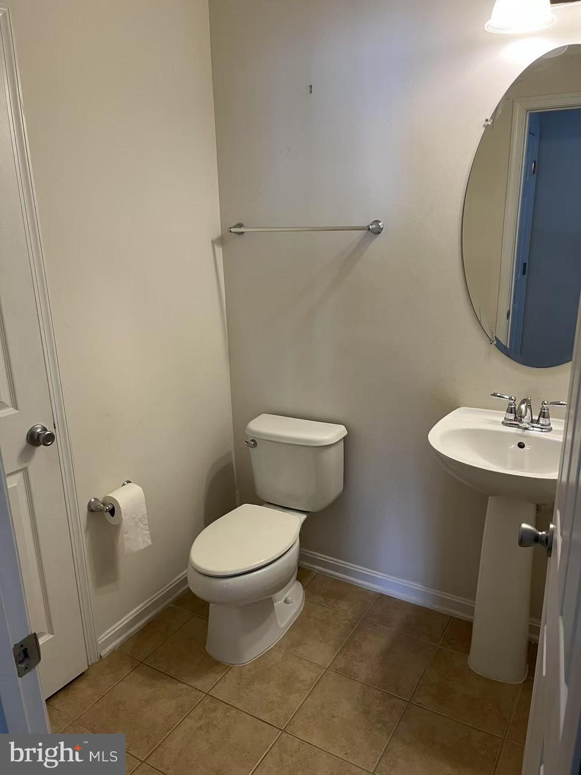 RESIDENCES AT DULLES PRK - Residential Lease