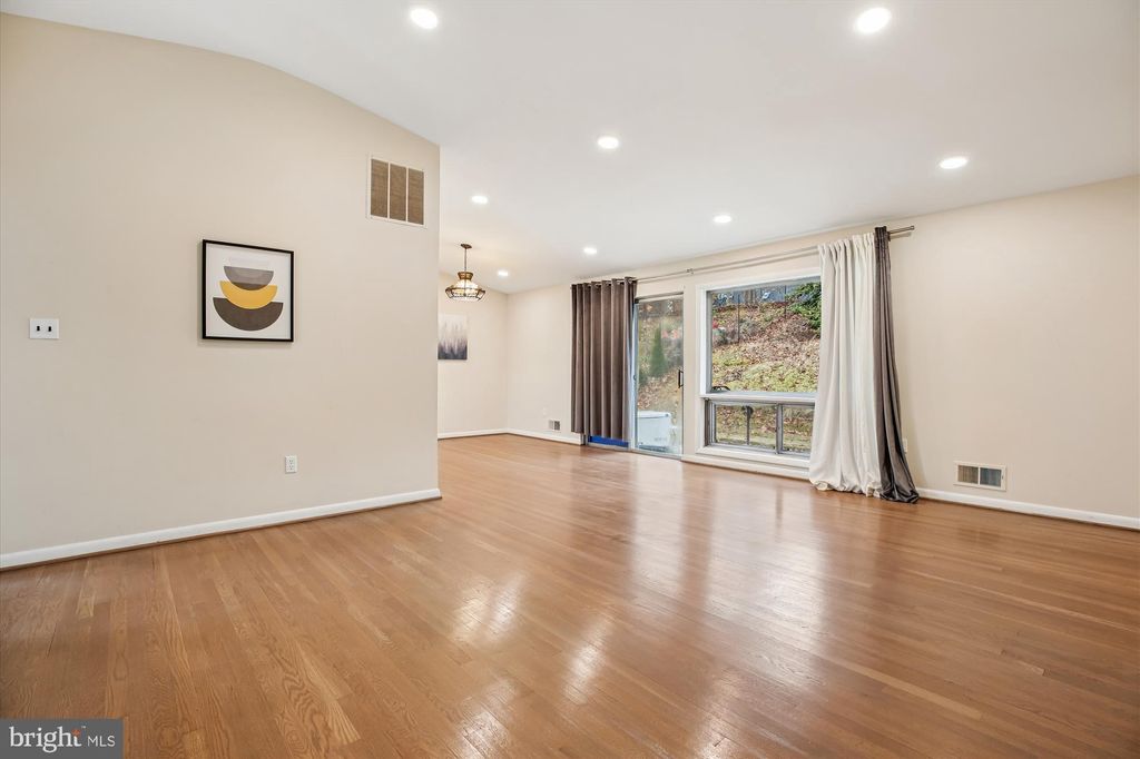 Photo of 713 Horton Drive, SILVER SPRING, MD 20902 (MLS # MDMC2208466)