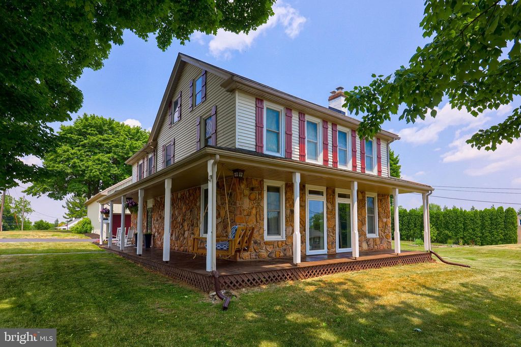 Photo of 920 RABBIT HILL RD, LITITZ, PA 17543 (MLS # PALA2039312)