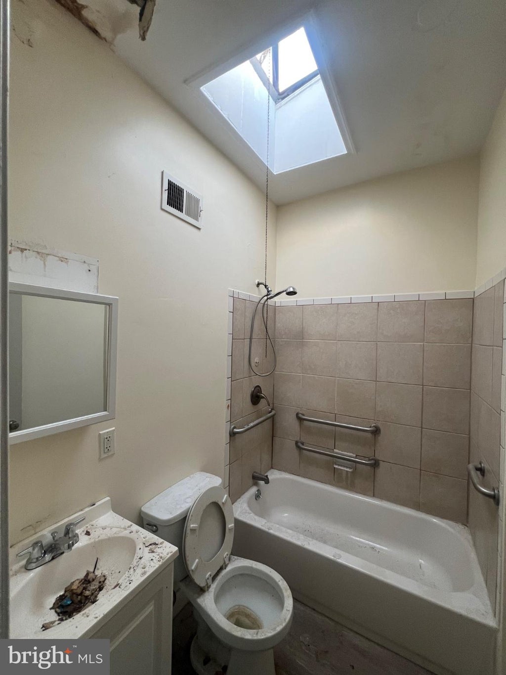 Photo of 2406 E Hoffman Street, BALTIMORE, MD 21213 (MLS # MDBA2234778)