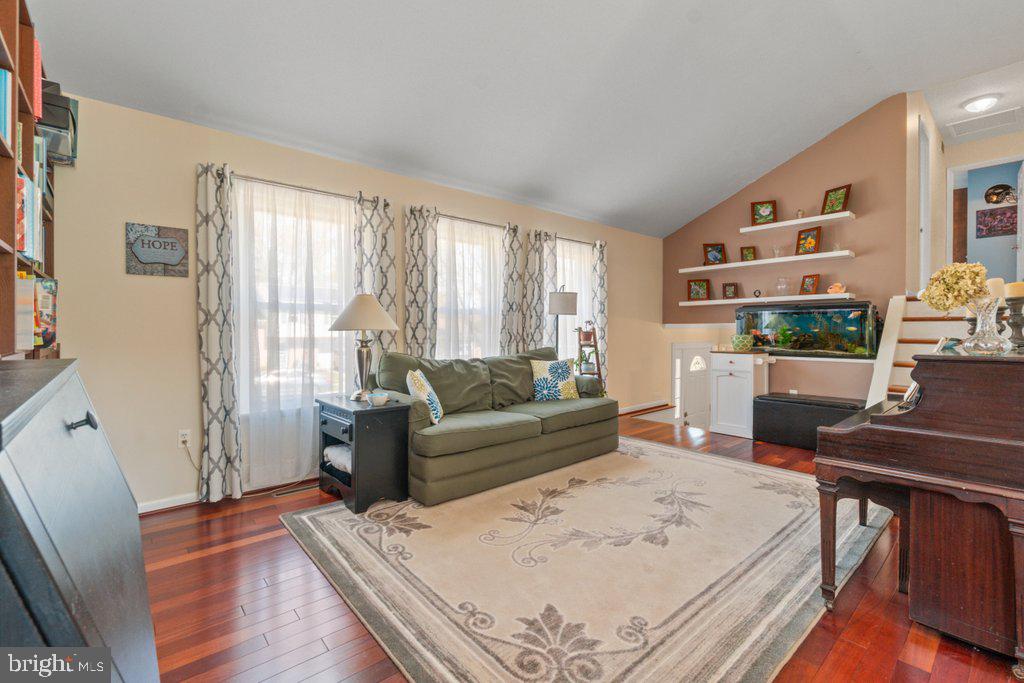 BRIGHT OAKS - Residential