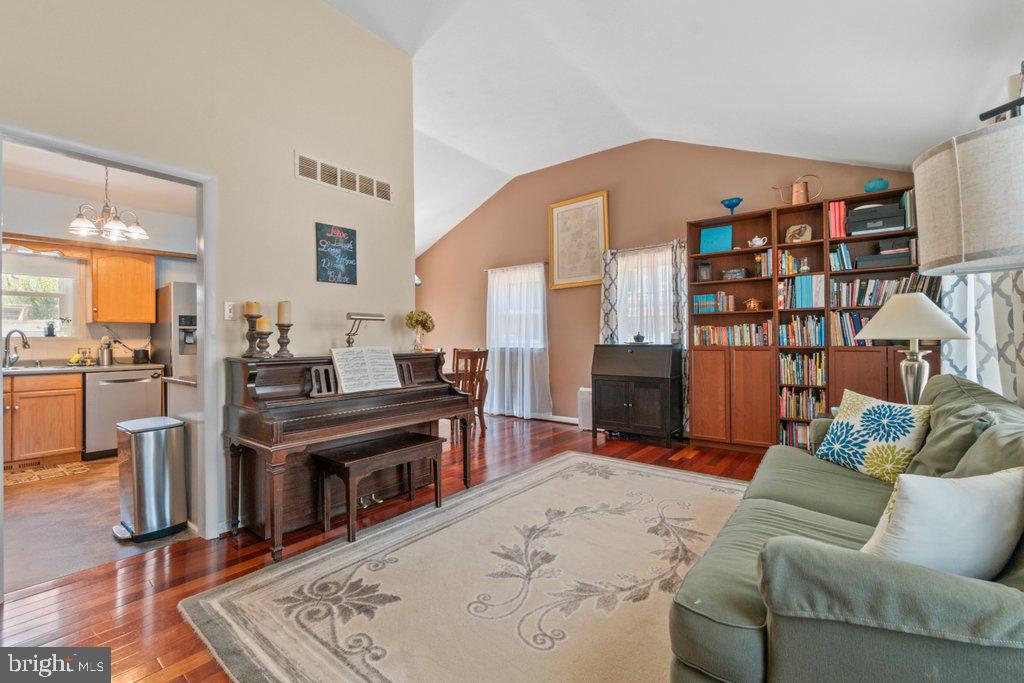 BRIGHT OAKS - Residential