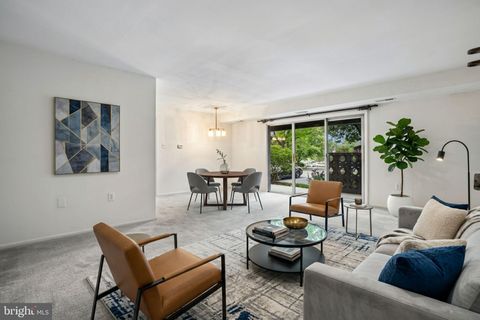 Photo of 204 Park Terrace Court SE #25, VIENNA, VA 22180 (MLS # VAFX2306624)