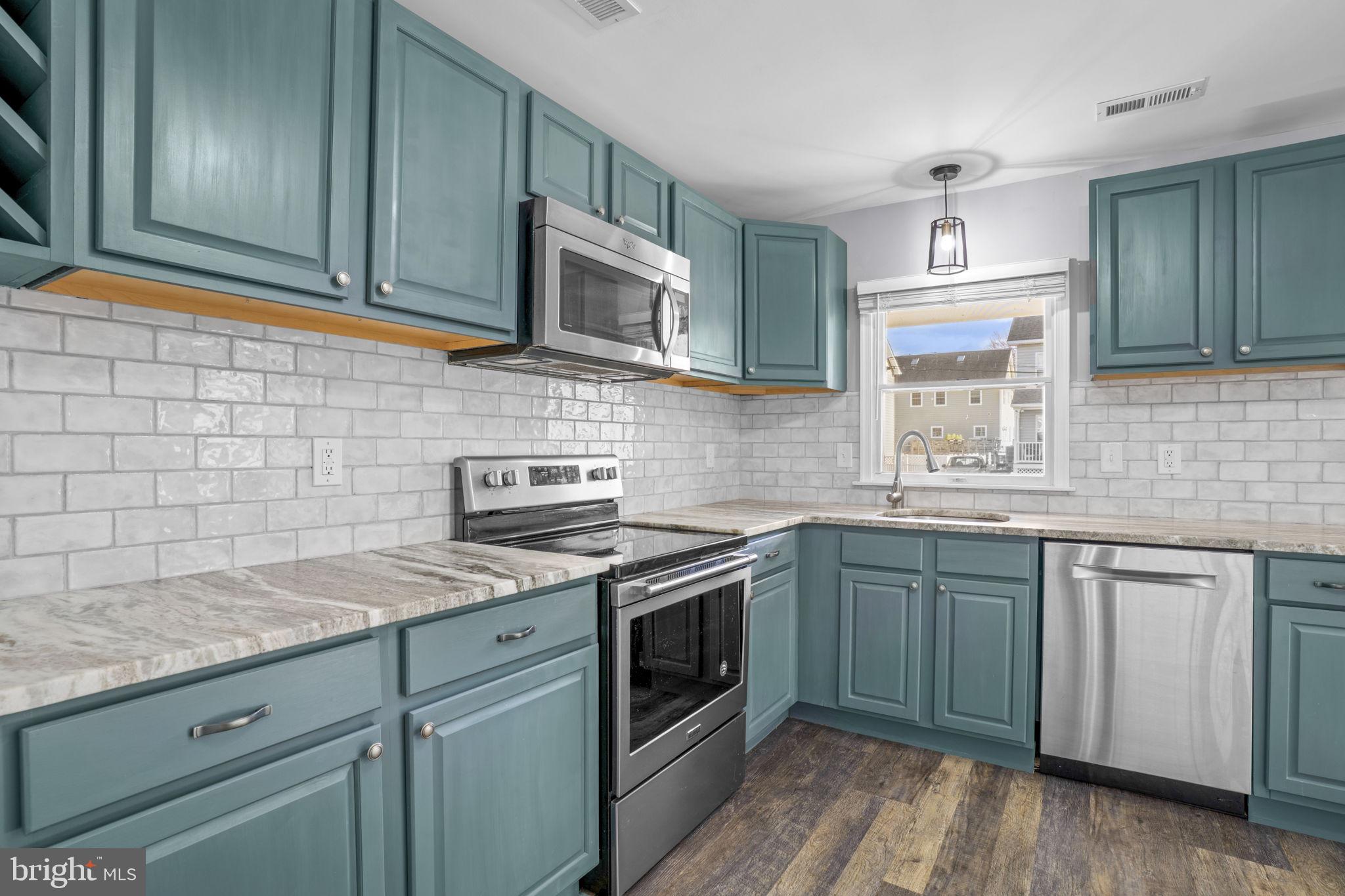 CEDARHURST ON THE BAY - Residential