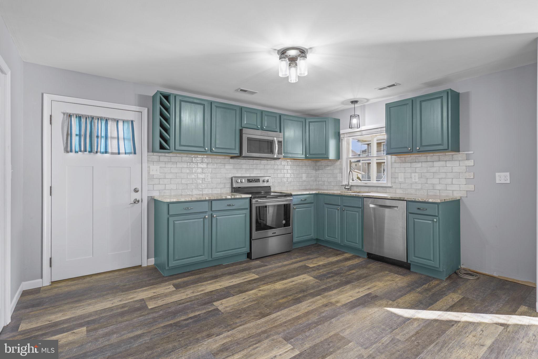 CEDARHURST ON THE BAY - Residential