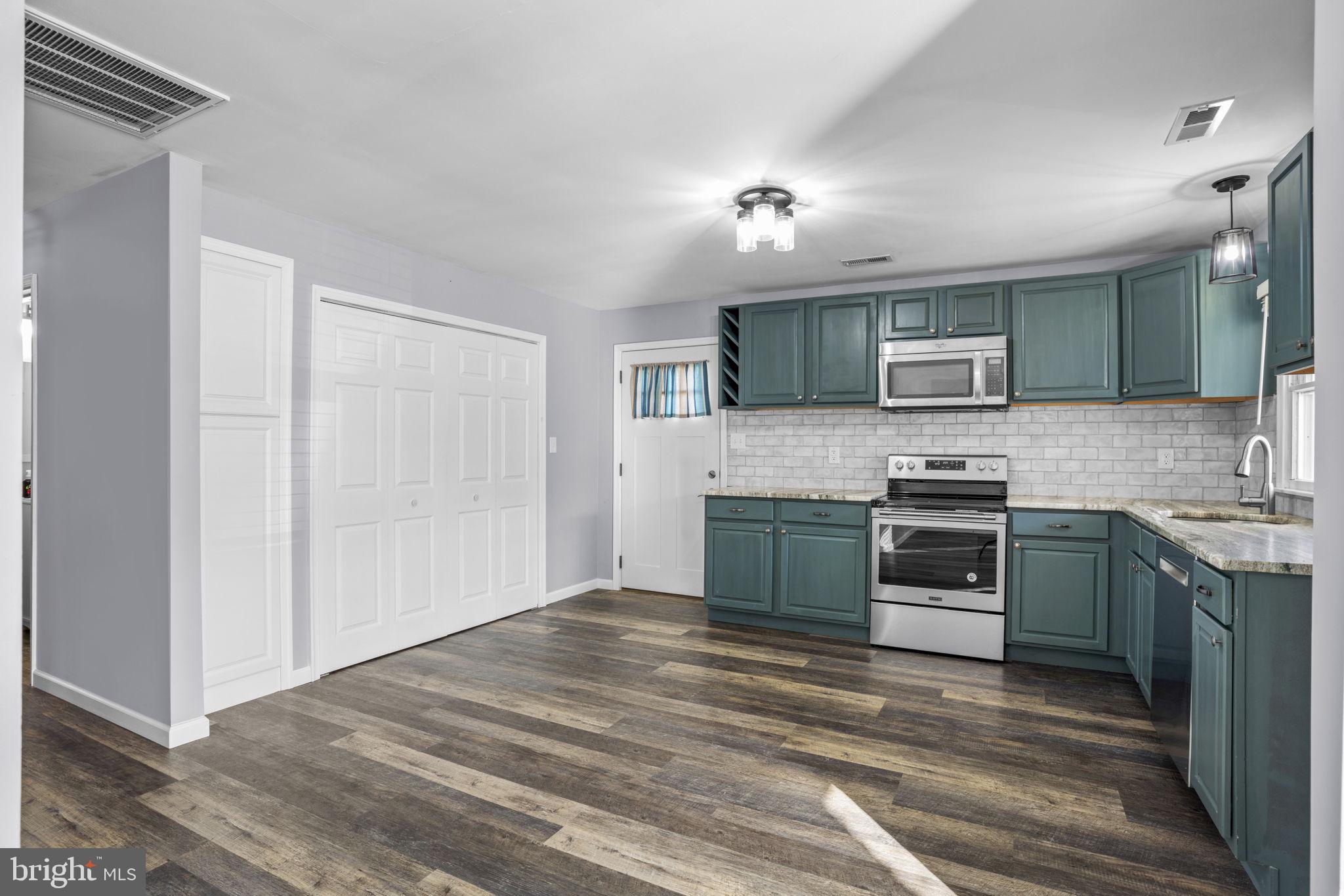 CEDARHURST ON THE BAY - Residential