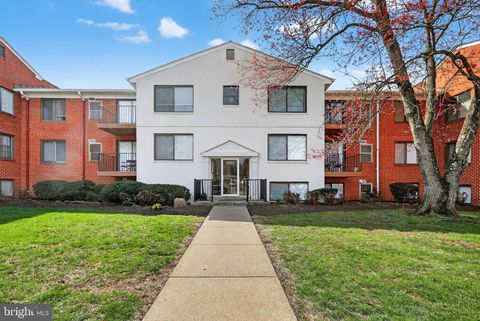Condo For Sale - 125 Clubhouse Drive #6<br/> LEESBURG, VA 20175