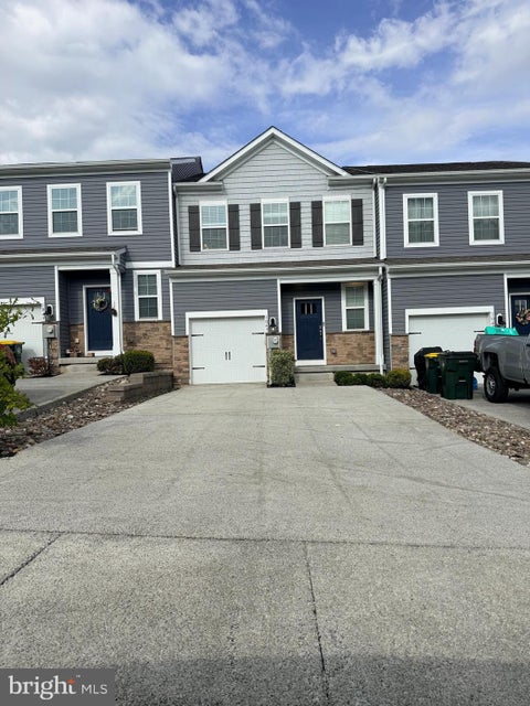 Townhouse For Sale - 1047 Turnstone Drive<br/> FOGELSVILLE, PA 18051