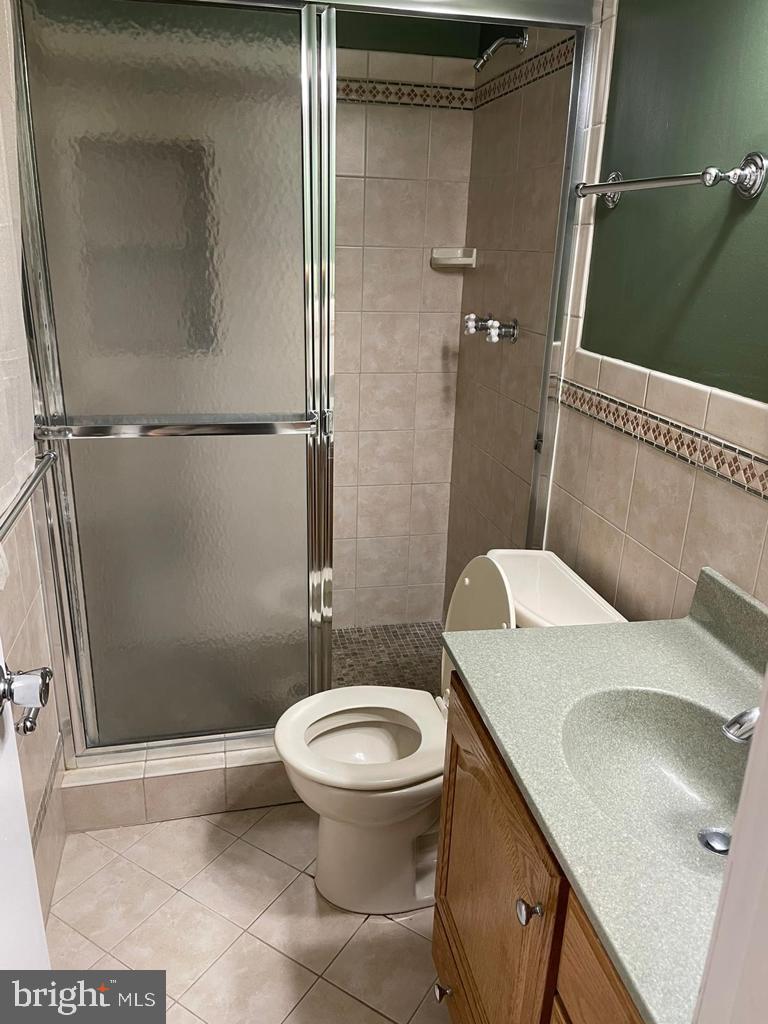 KEMP MILL ESTATES - Residential Lease