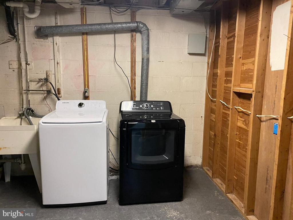 KEMP MILL ESTATES - Residential Lease