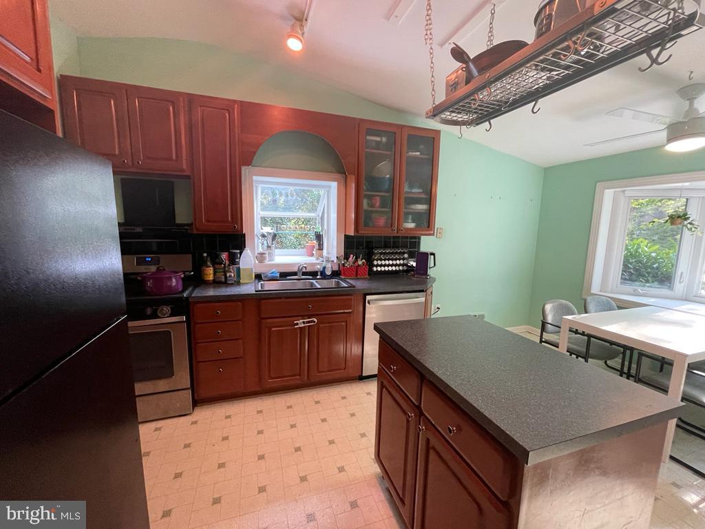 KEMP MILL ESTATES - Residential Lease