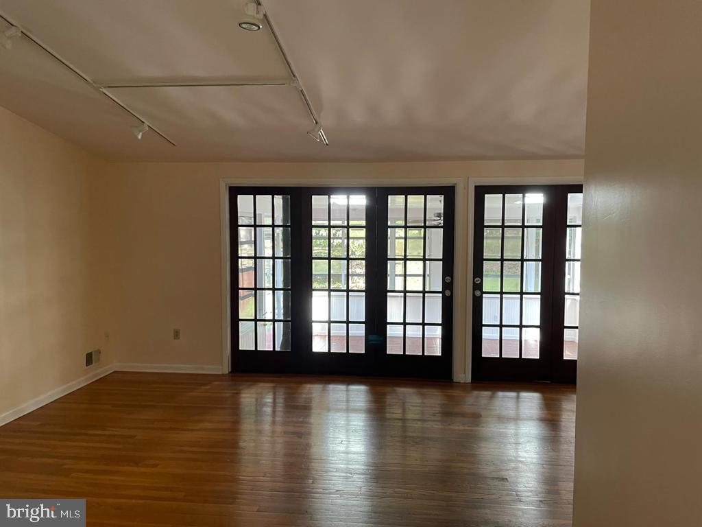 KEMP MILL ESTATES - Residential Lease