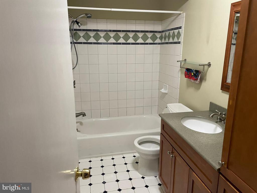 KEMP MILL ESTATES - Residential Lease