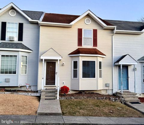 Townhouse For Sale - 19 Stadium Circle<br/> Berkeley County, INWOOD, WV 25428