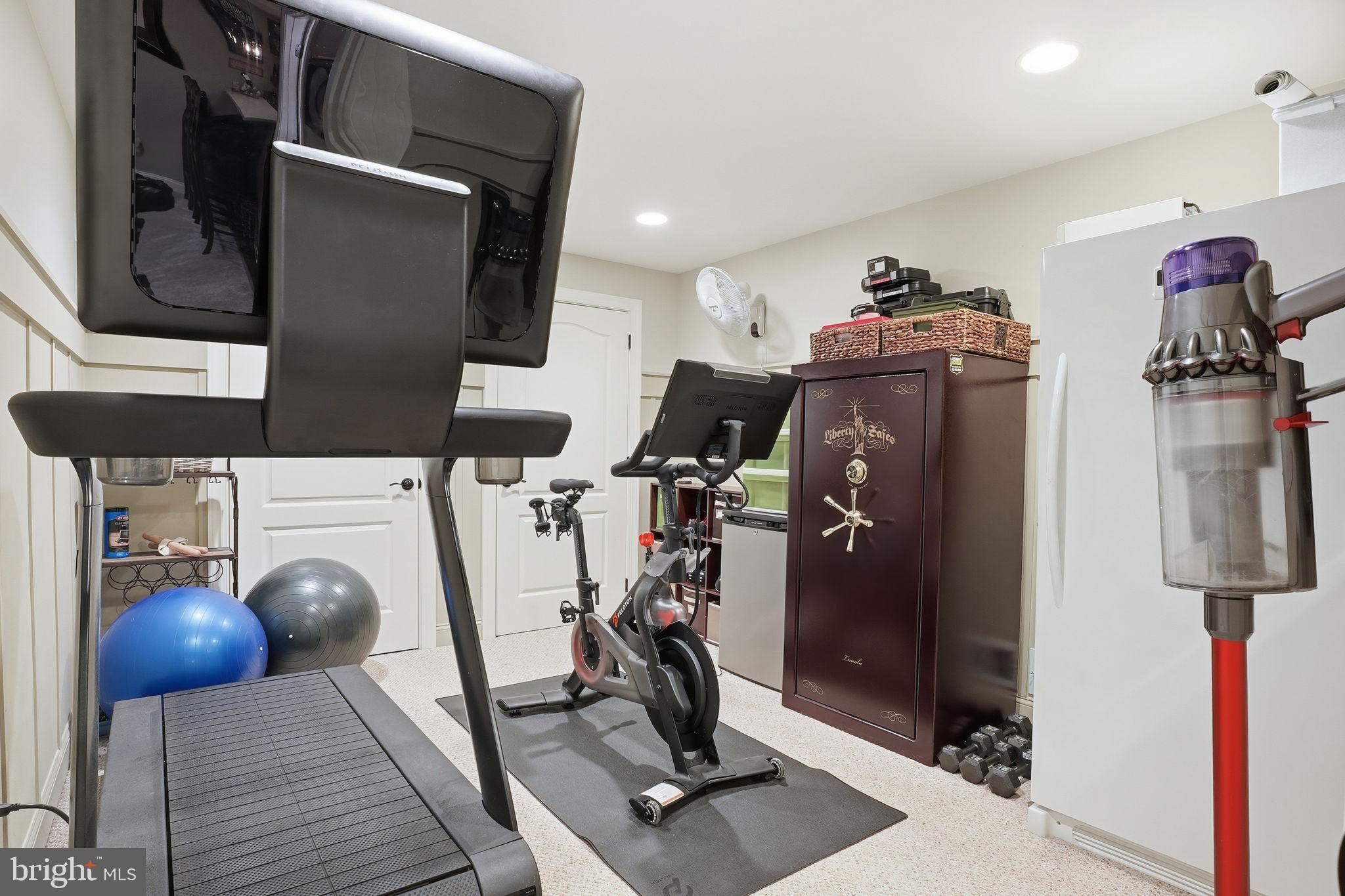 PASADENA MANOR - Residential