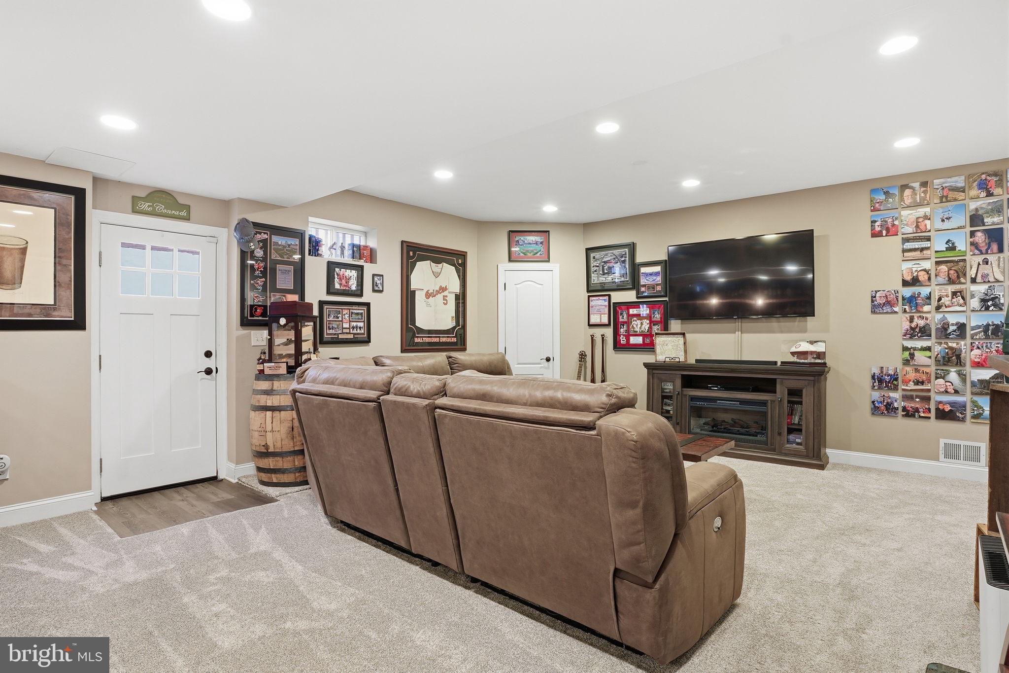 PASADENA MANOR - Residential