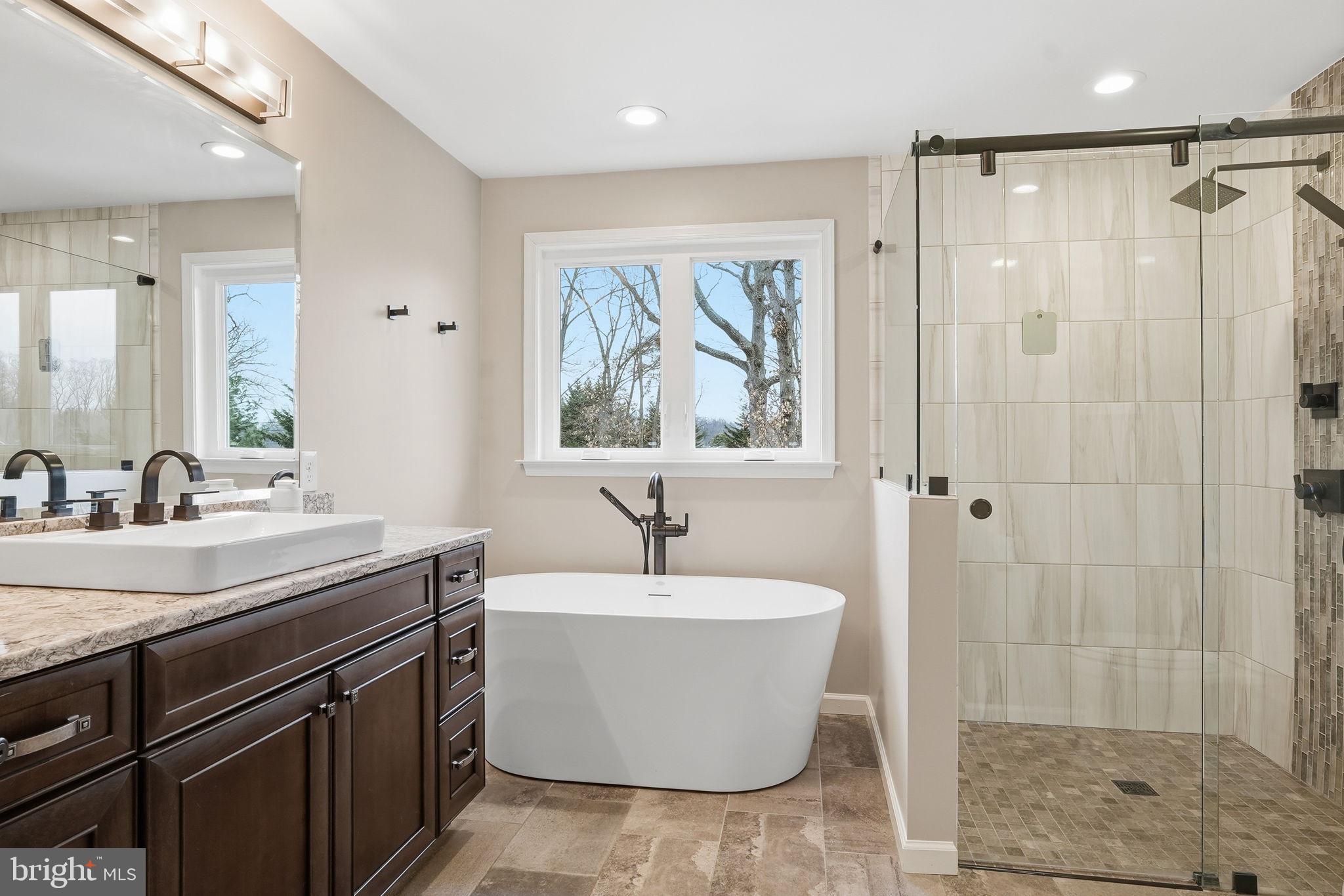 PASADENA MANOR - Residential