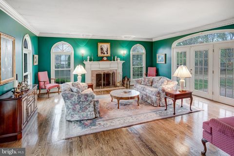 Photo of 6211 Guilford Drive, ALEXANDRIA, VA 22310 (MLS # VAFX2293994)