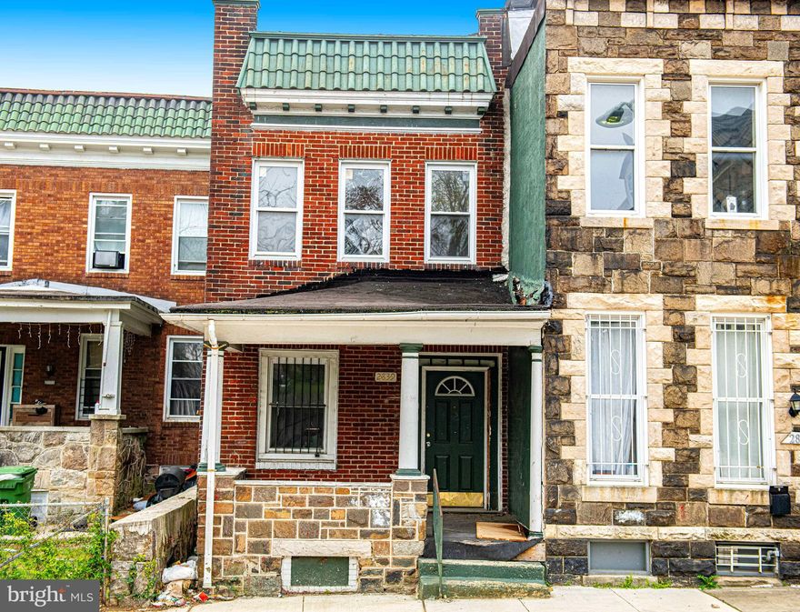 This 2-unit townhome will appeal to investors and owner-occupants alike. Keep it as a duplex or change the layout to create a big single-family townhome. Both floors are set-up as 1-bed/1-bath apartments, separately metered, each with their own independent forced-air HVAC.  For owner-occupants: ask about our 203k renovation loan write-up, which will let Buyers finance the renovation cost into the mortgage.  Investors will love that this home already has full ductwork and separate electric and gas meters.  Residents will love the fenced rear yard with parking pad.  Come see it!