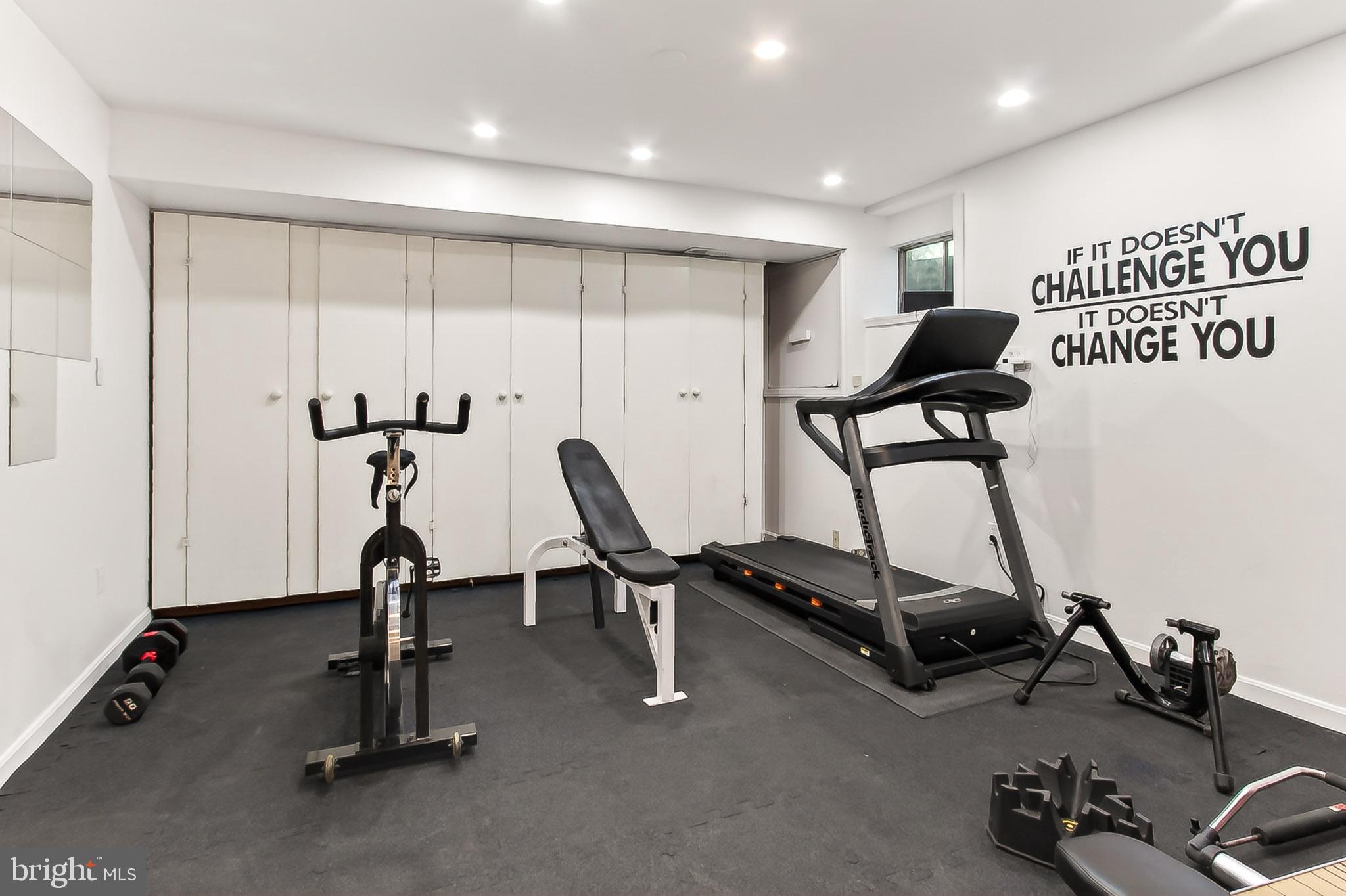 FAIRFAX STATION - Residential