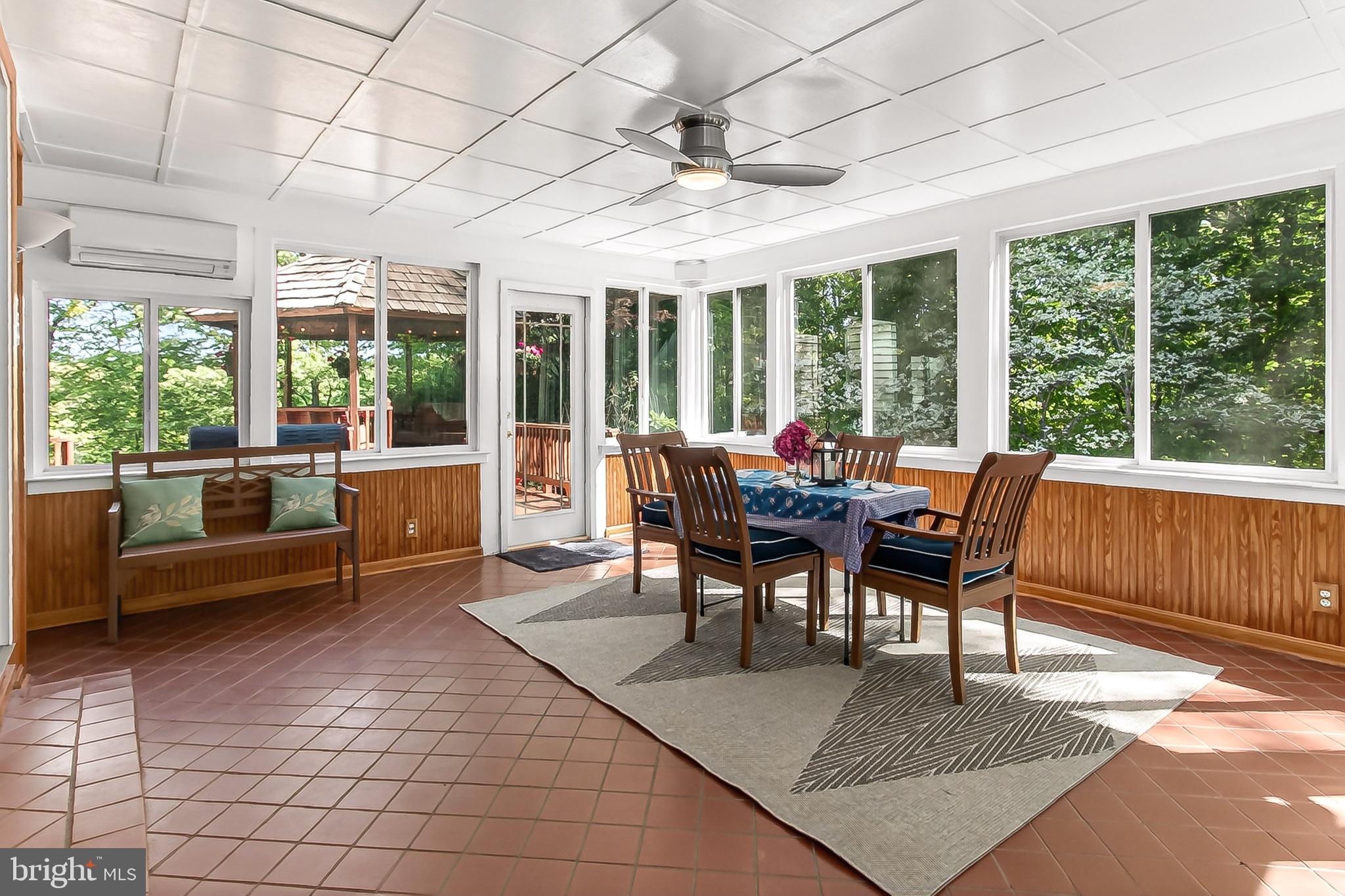 FAIRFAX STATION - Residential