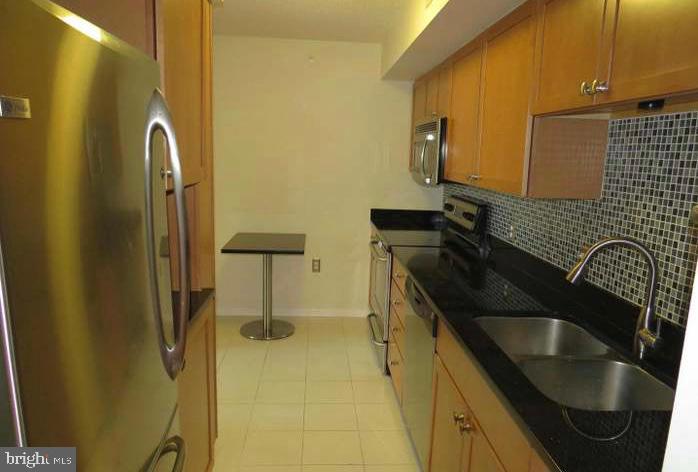 RENAISSANCE AT TYSONS - Residential Lease