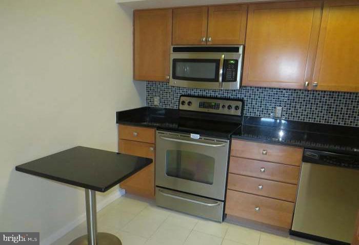 RENAISSANCE AT TYSONS - Residential Lease