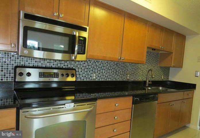 RENAISSANCE AT TYSONS - Residential Lease