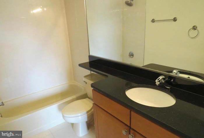 RENAISSANCE AT TYSONS - Residential Lease