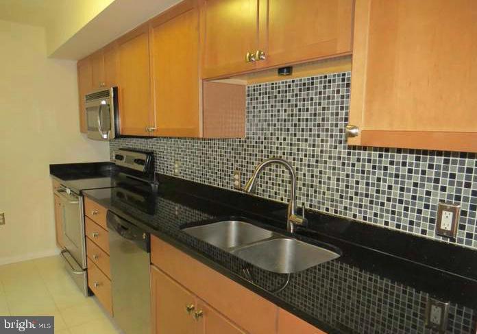 RENAISSANCE AT TYSONS - Residential Lease