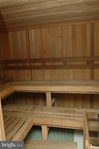 RENAISSANCE AT TYSONS - Residential Lease