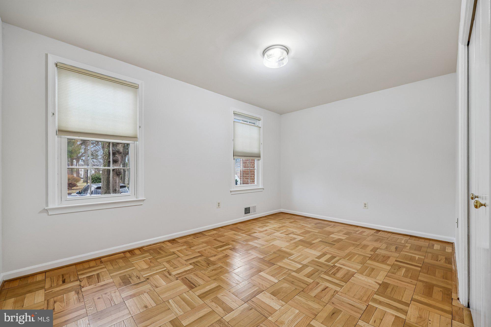 WOODLEY GARDENS - Residential