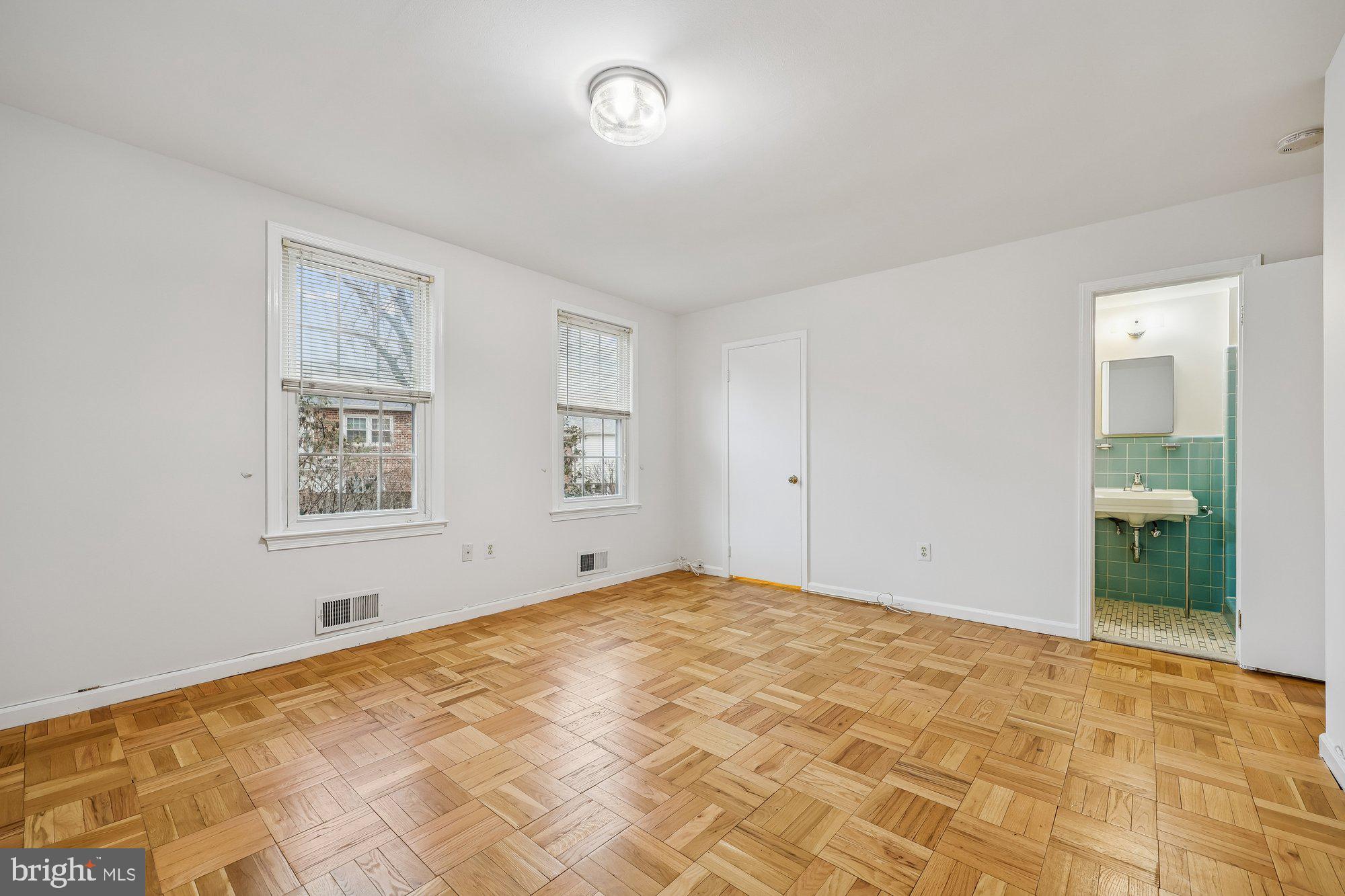 WOODLEY GARDENS - Residential