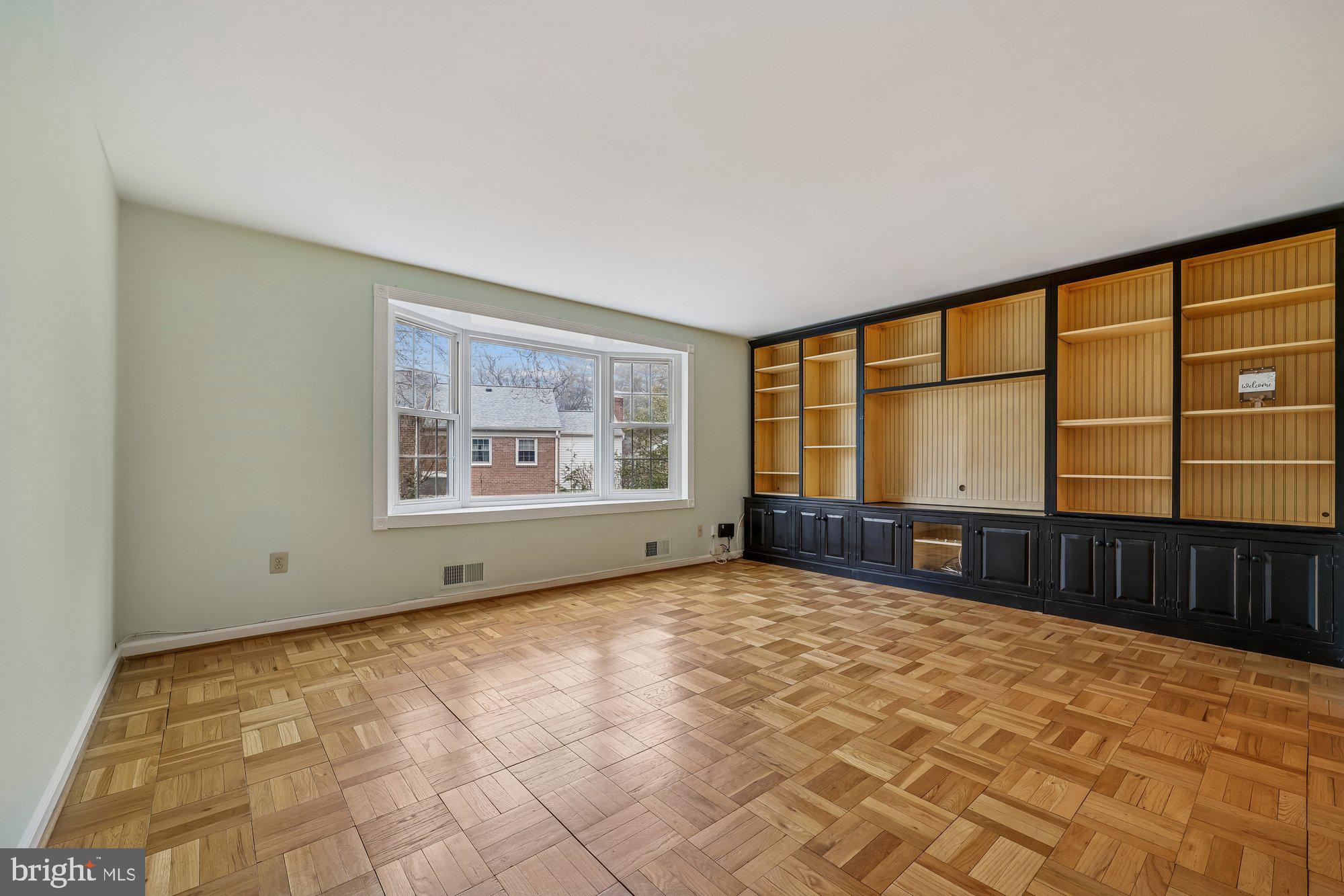 WOODLEY GARDENS - Residential