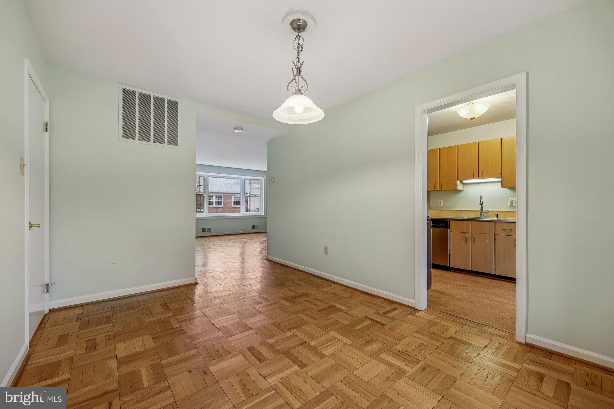 WOODLEY GARDENS - Residential