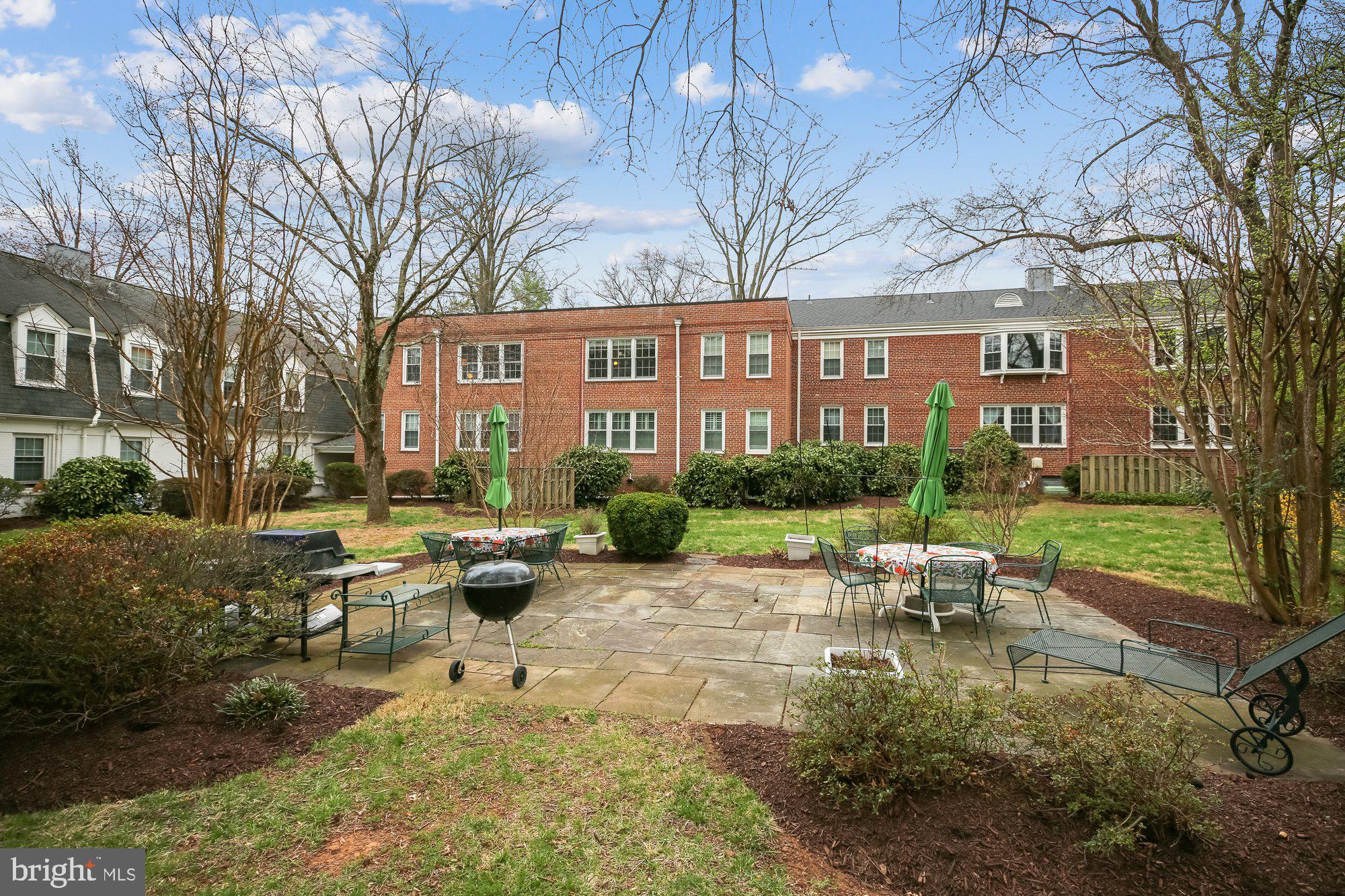 WOODLEY GARDENS - Residential