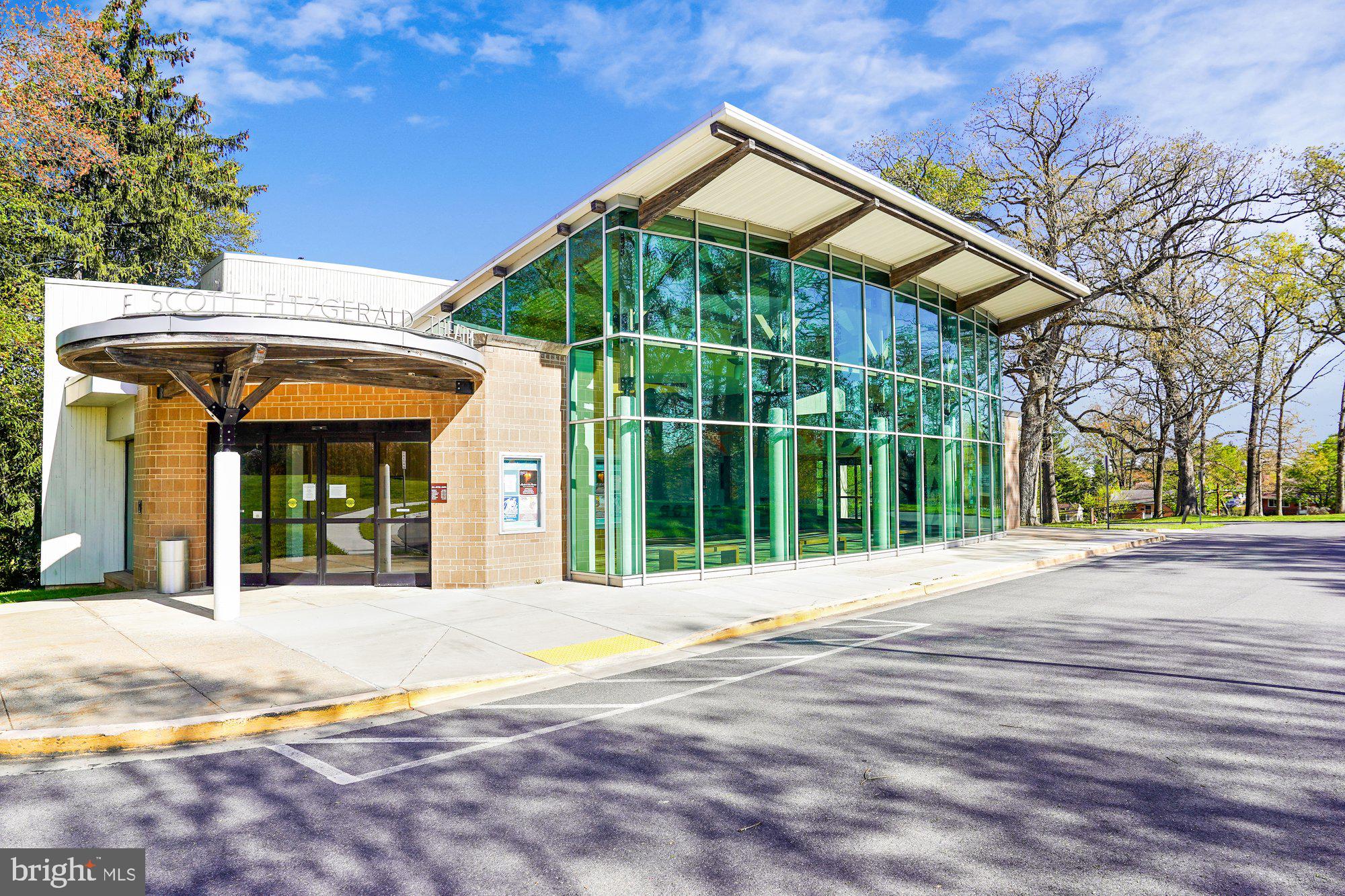 WOODLEY GARDENS - Residential